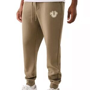 True Religion olive green (Kalamata) Joggers! Men’s medium, NWT!! Brand details!